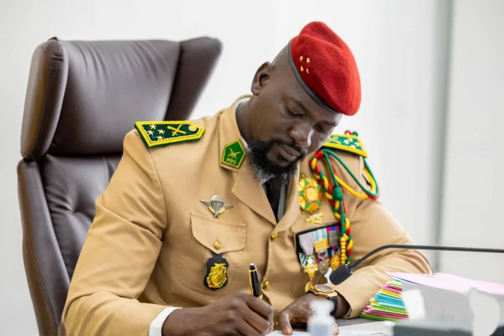 Doumbouya-general-Mamadi-Decret-1024x683-1 Retour définitif à l’ordre constitutionnel : la présidentielle fixée au 28 décembre 2025 (décret)
