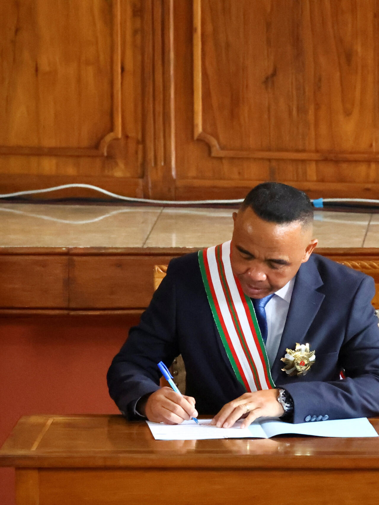 2025-10-17T083327Z-2062785240-RC2KDHAWGUEI-RTRMADP-3-MADAGASCAR-PROTESTS-1 Madagascar: le colonel Michael Randrianirina investi «président de la refondation»
