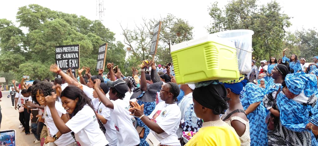 WhatsApp-Image-2025-12-02-at-20.02.15-1 Campagne présidentielle 2025: Hadja Makalé Camara à la conquête de la Basse Guinée