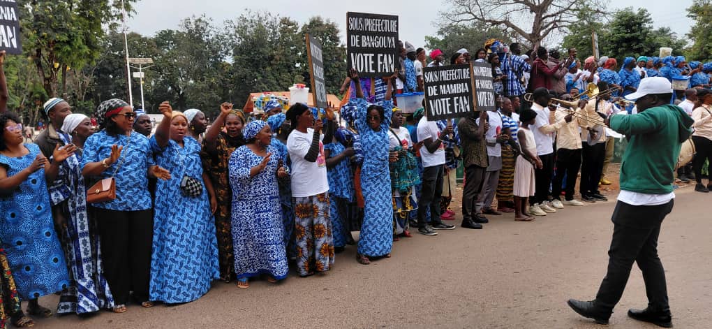 WhatsApp-Image-2025-12-02-at-20.02.19-2 Campagne présidentielle 2025: Hadja Makalé Camara à la conquête de la Basse Guinée