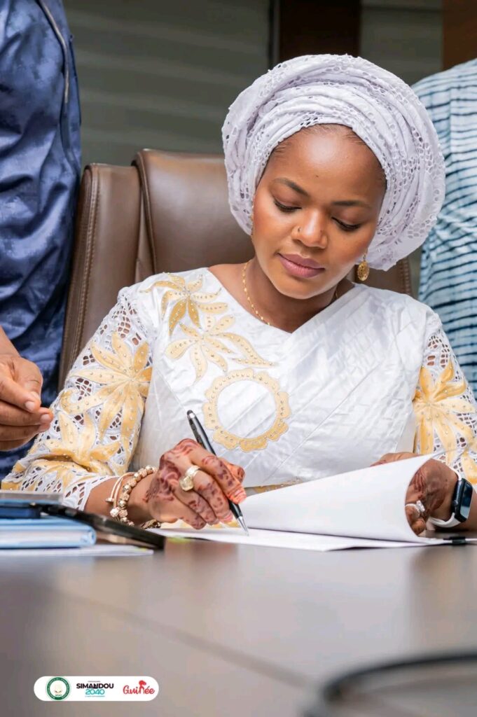 1000631251-681x1024 Amélioration du système sanitaire guinéen: un accord de 142 602 220 USD signé avec les USA.