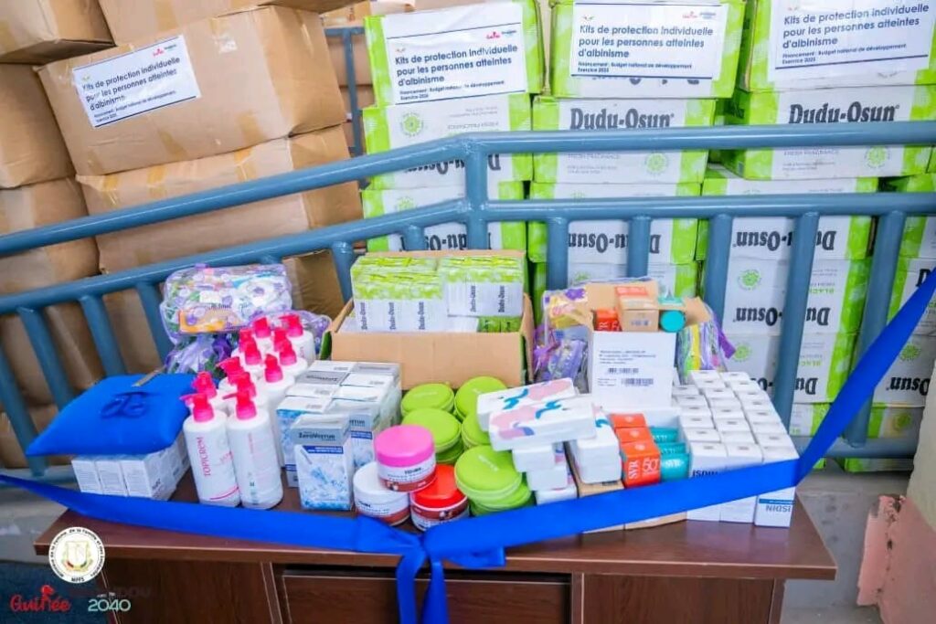 WhatsApp-Image-2026-02-26-at-08.39.15-1-1024x683 𝗦𝗼𝗹𝗶𝗱𝗮𝗿𝗶𝘁é : 𝟭 𝟬𝟬𝟬 𝗽𝗲𝗿𝘀𝗼𝗻𝗻𝗲𝘀 𝗮𝘁𝘁𝗲𝗶𝗻𝘁𝗲𝘀 𝗱'𝗮𝗹𝗯𝗶𝗻𝗶𝘀𝗺𝗲 𝗯é𝗻é𝗳𝗶𝗰𝗶𝗲𝗻𝘁 𝗱𝗲 𝗸𝗶𝘁𝘀 𝗱𝗲 𝗽𝗿𝗼𝘁𝗲𝗰𝘁𝗶𝗼𝗻 𝗲𝘁 𝗱𝗲 𝗱𝗶𝗴𝗻𝗶𝘁é