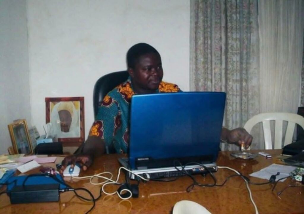 1000675919-1024x721 Obsèques du journaliste Abdoulaye SANKARA " Abou Maco": la presse guinéenne salue la mémoire d’un journaliste émérite.