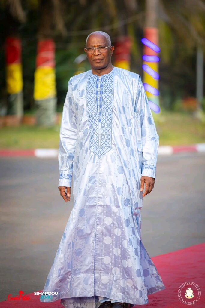 1000700566-683x1024 Présidence de la République : les membres du gouvernement jurent fidélité au Chef de l’État (images)