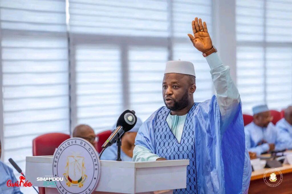 1000700576-1024x683 Présidence de la République : les membres du gouvernement jurent fidélité au Chef de l’État (images)