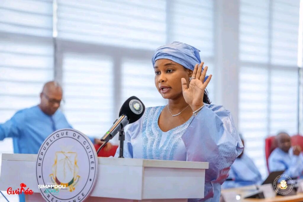 1000700584-1024x683 Présidence de la République : les membres du gouvernement jurent fidélité au Chef de l’État (images)