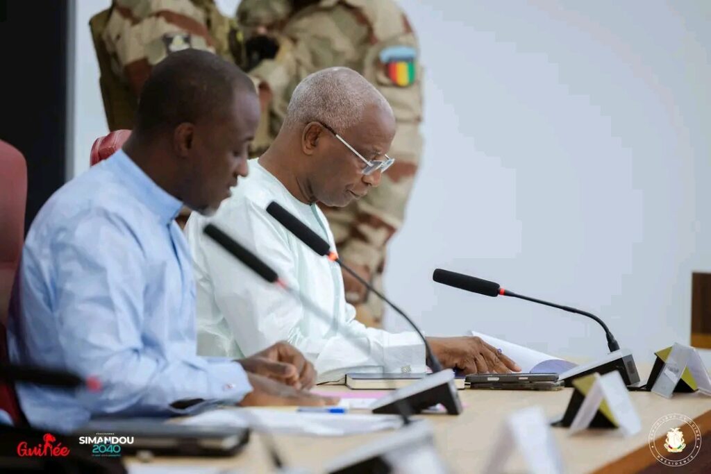 1000700602-1024x683 Présidence de la République : les membres du gouvernement jurent fidélité au Chef de l’État (images)