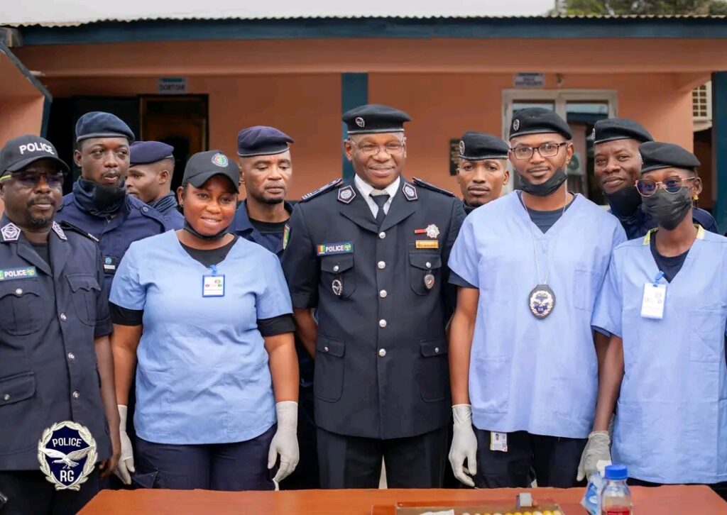 1000716157-1024x726 LUTTE CONTRE LE TRAFIC DE COCAÏNE: 106 BOULES SAISIES PAR L’OCAD