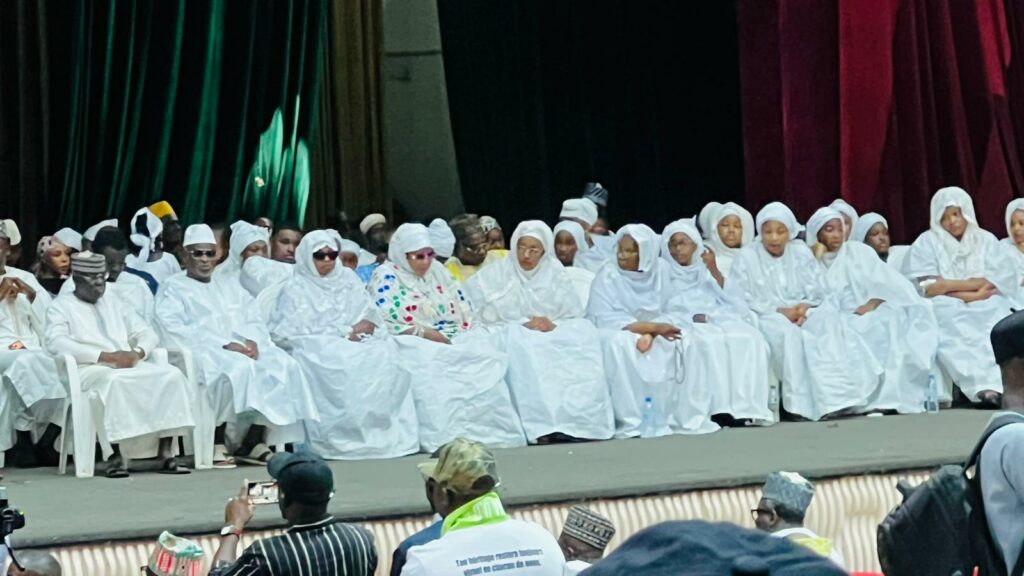 1000734822-1024x576 Palais du Peuple: un symposium mérité en l’honneur du défunt Sylla Patronat.