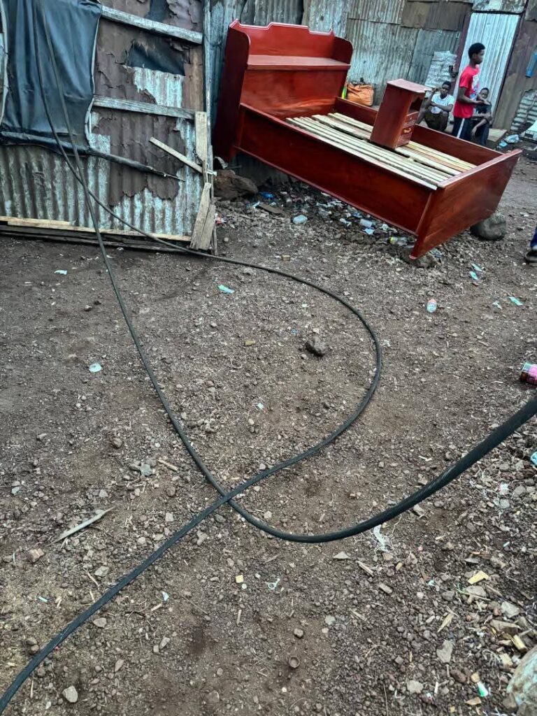 1000820315-768x1024 Electricité de Guinée: une ligne de transport haute tension est tombée à Yembeya (communique)